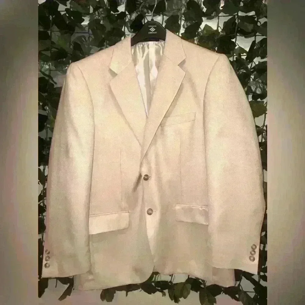 Gently used men’s suit m/l measurements on picture